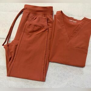 Mandala scrubs set in color Chestnut